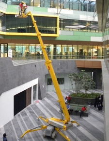 南山高空作业车、升降机与脚手架租赁 深圳本地服务与货梯制造全解析